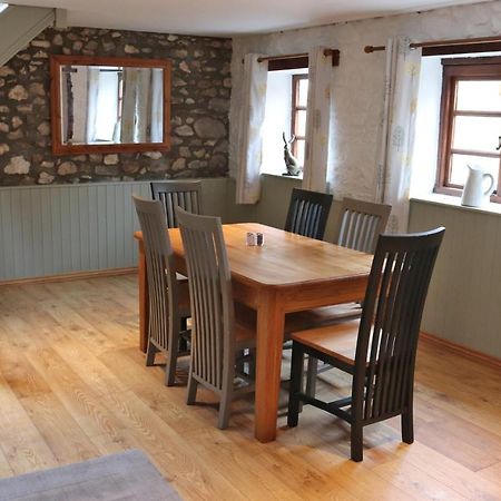 Culmstock Pullman Cottage - The Culm Valley Inn מראה חיצוני תמונה