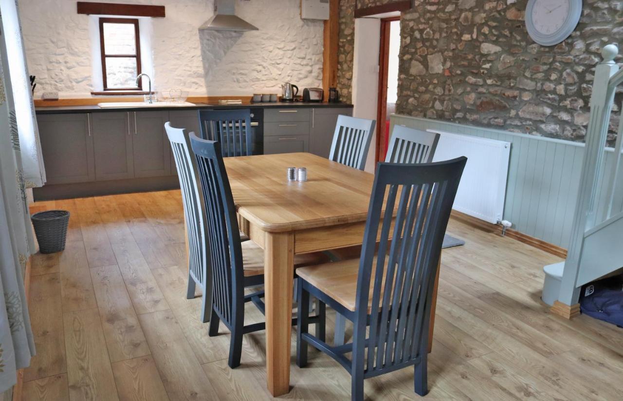 Culmstock Pullman Cottage - The Culm Valley Inn מראה חיצוני תמונה